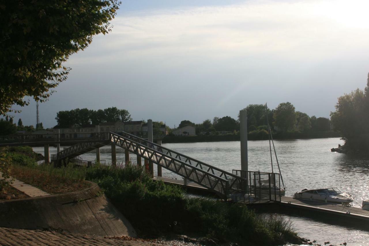 リブルヌ Quai Souchetヴィラ エクステリア 写真
